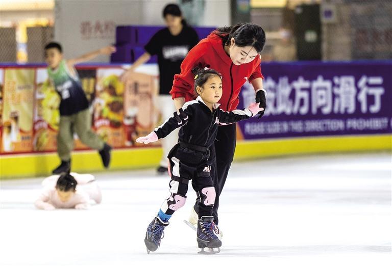 室内冰场成, img