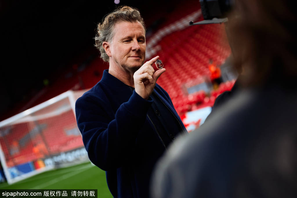 队表现的不, 赛中, 与此同时 队表现的不, 赛中, 与此同时