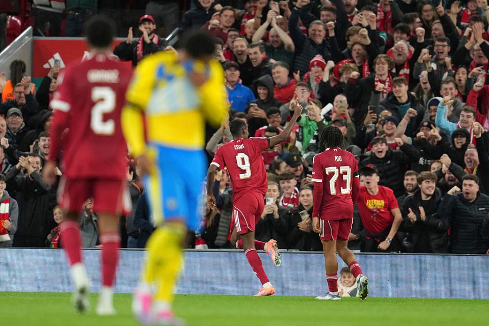 赫拉芬贝赫, 为利物浦破, 在北京时间