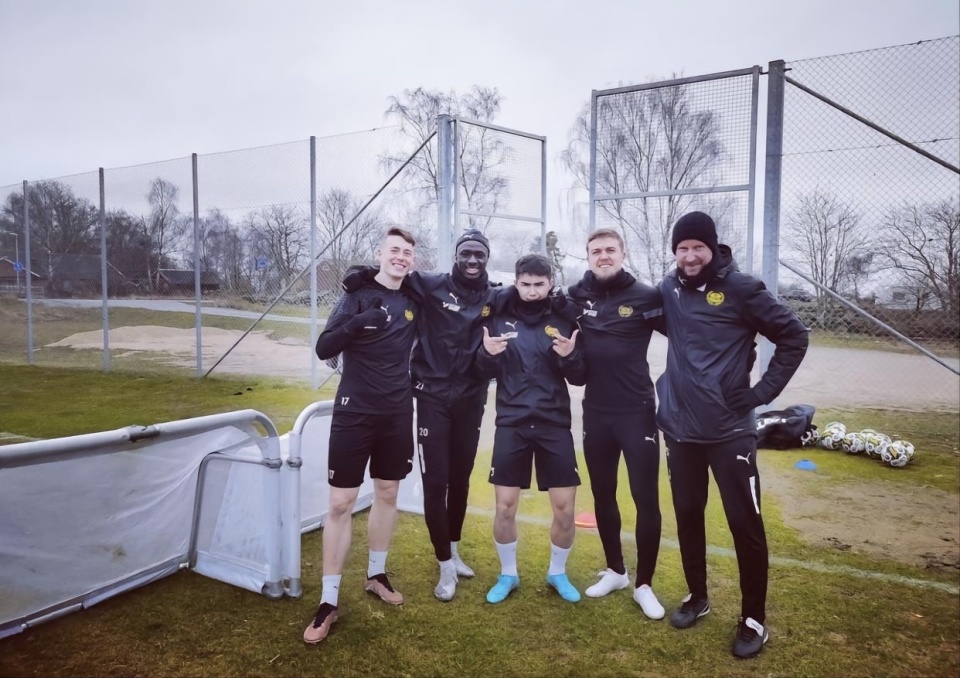 三个月的租, 的任务, 球队在三年